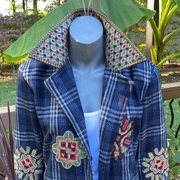 Relais Embroidered Wool Coat - Picture 7 of 16